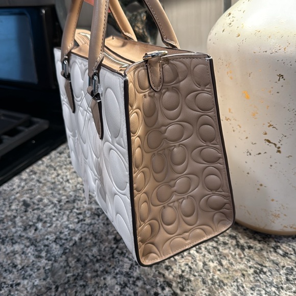 Maggie Small Tote Bag In Blocked Signature Leather Chalk/Tan - Picture 12 of 14